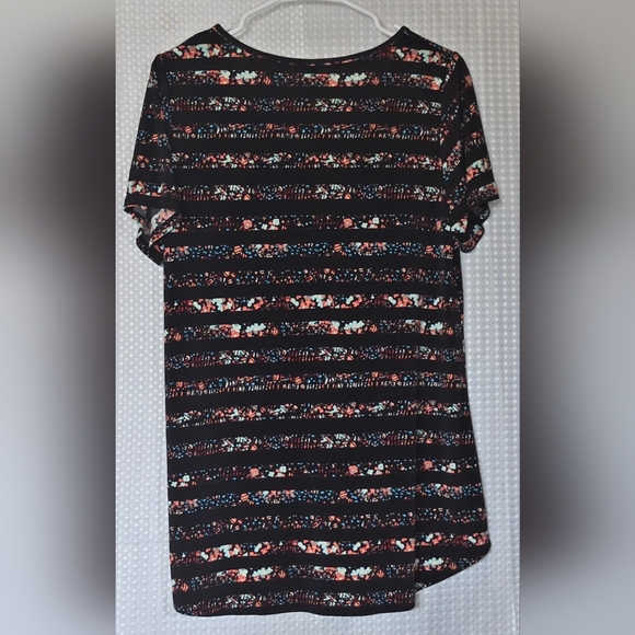 LuLaRoe Classic Tee Medium Black Floral Stripe Casual Top - Picture 3 of 9
